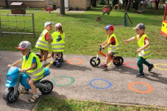 8b856cc7-7451-40bd-a84f-f318b10c31dd